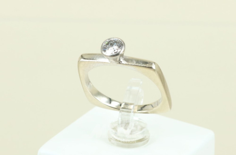 Damenring, 585er GG, mit 1 Brillant-