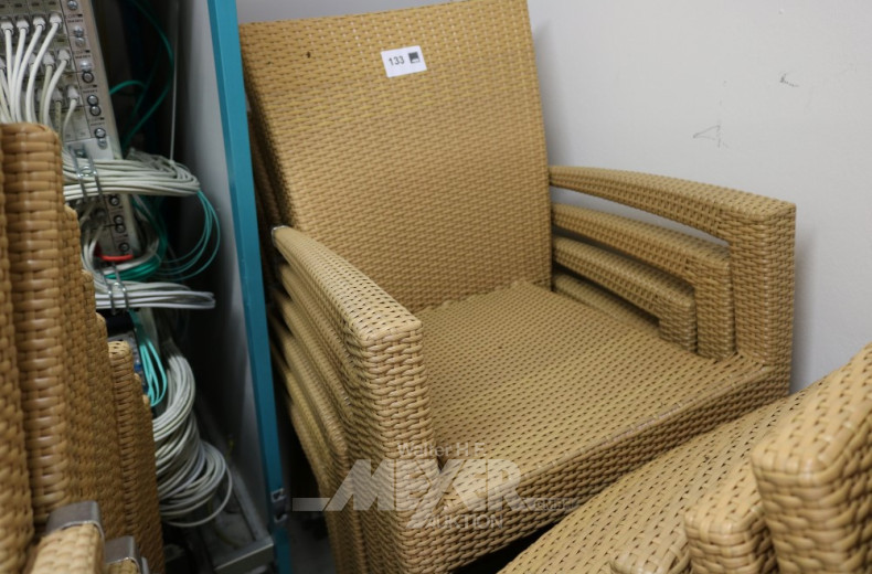 6 Garten-/Terrassen-Armlehnstühle