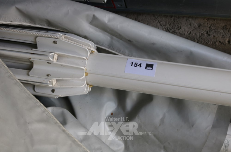 großer rechteckiger Terrassenschirm