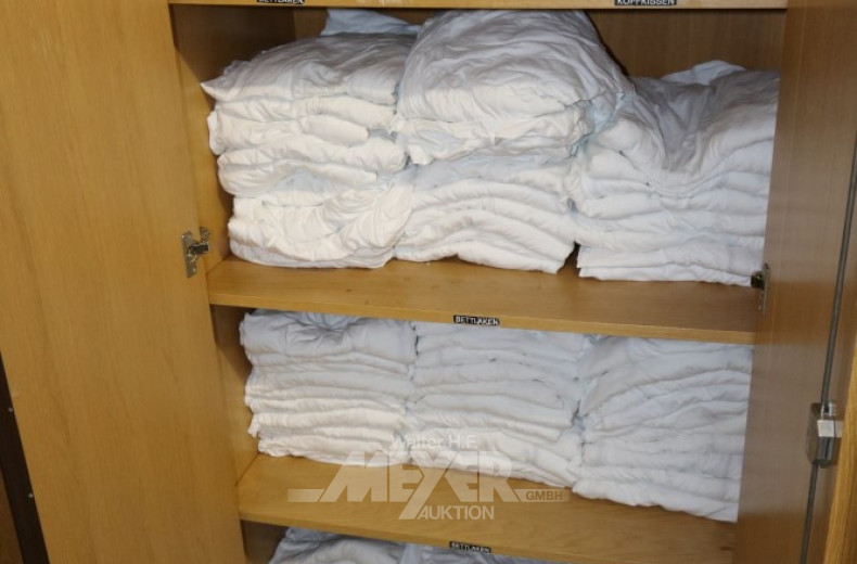 4 Holzschränke je 2-türig u. Metallregal