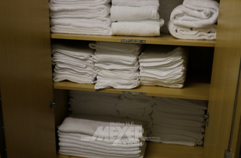 4 Holzschränke je 2-türig u. Metallregal