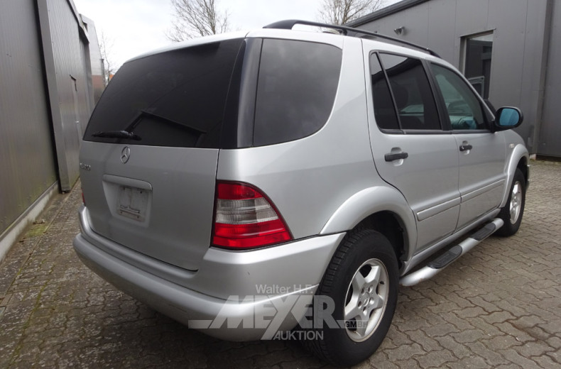 MERCEDES-BENZ ML320, silber (USA)
