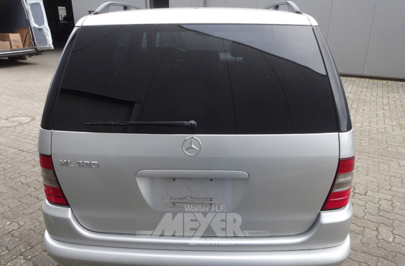 MERCEDES-BENZ ML320, silber (USA)