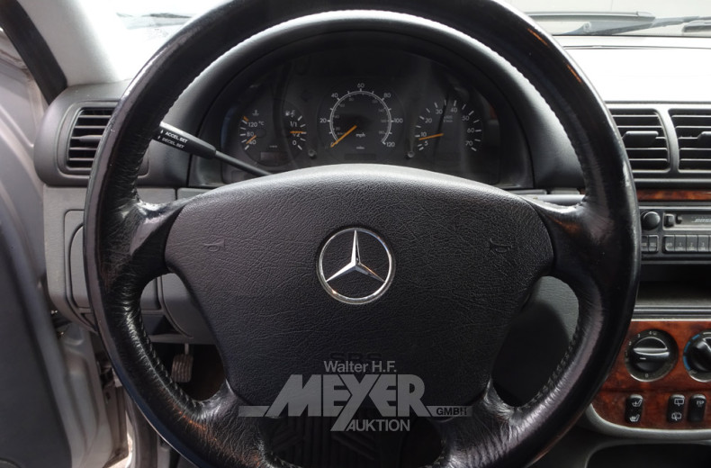 MERCEDES-BENZ ML320, silber (USA)