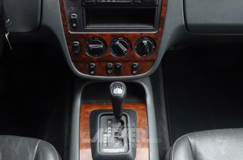 MERCEDES-BENZ ML320, silber (USA)