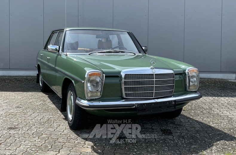 MERCEDES-BENZ W115/8 200, nickelgrün