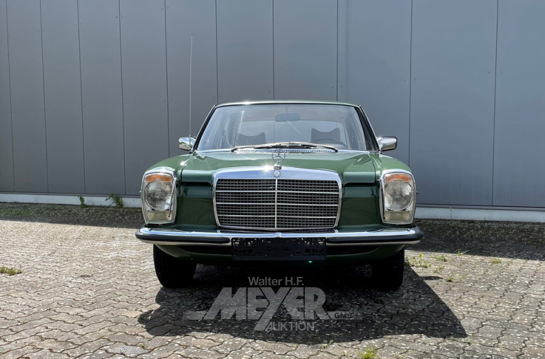 MERCEDES-BENZ W115/8 200, nickelgrün