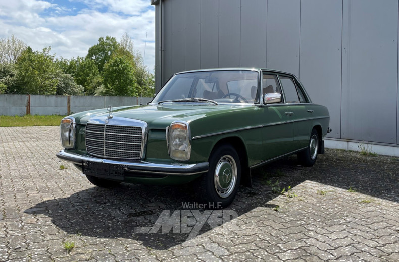 MERCEDES-BENZ W115/8 200, nickelgrün