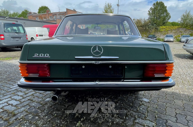 MERCEDES-BENZ W115/8 200, nickelgrün