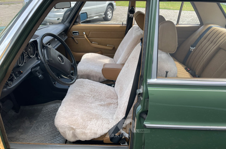 MERCEDES-BENZ W115/8 200, nickelgrün