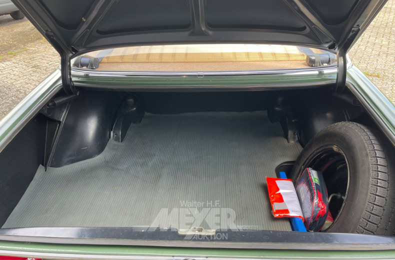 MERCEDES-BENZ W115/8 200, nickelgrün