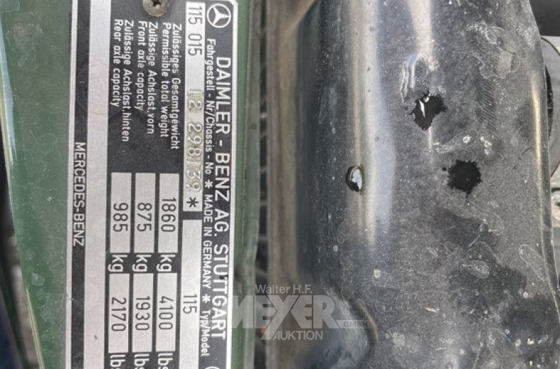 MERCEDES-BENZ W115/8 200, nickelgrün