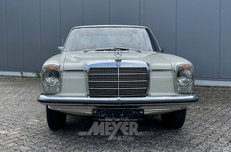 MERCEDES-BENZ W115/8 220D, weiß