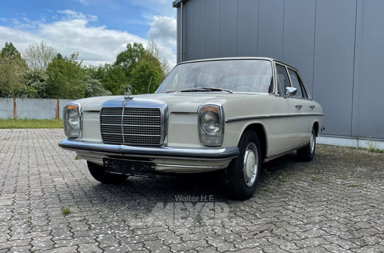 MERCEDES-BENZ W115/8 220D, weiß