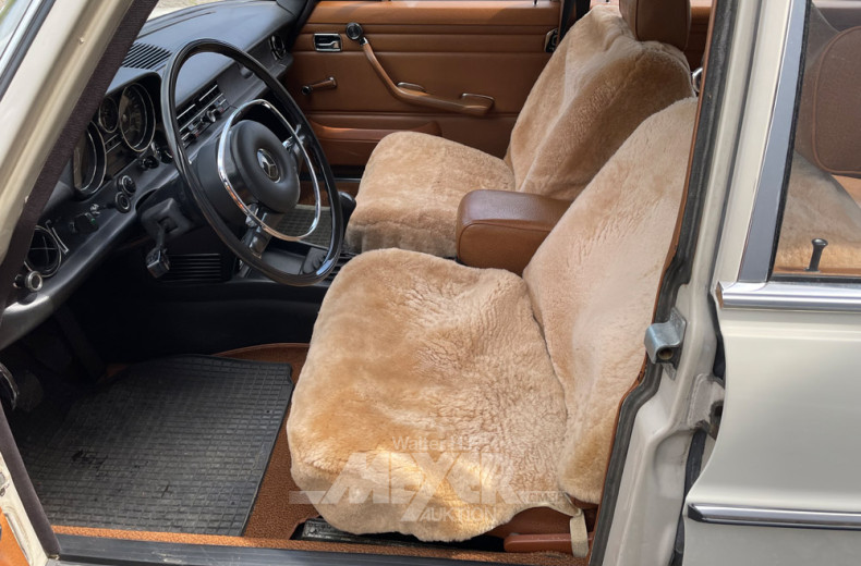 MERCEDES-BENZ W115/8 220D, weiß