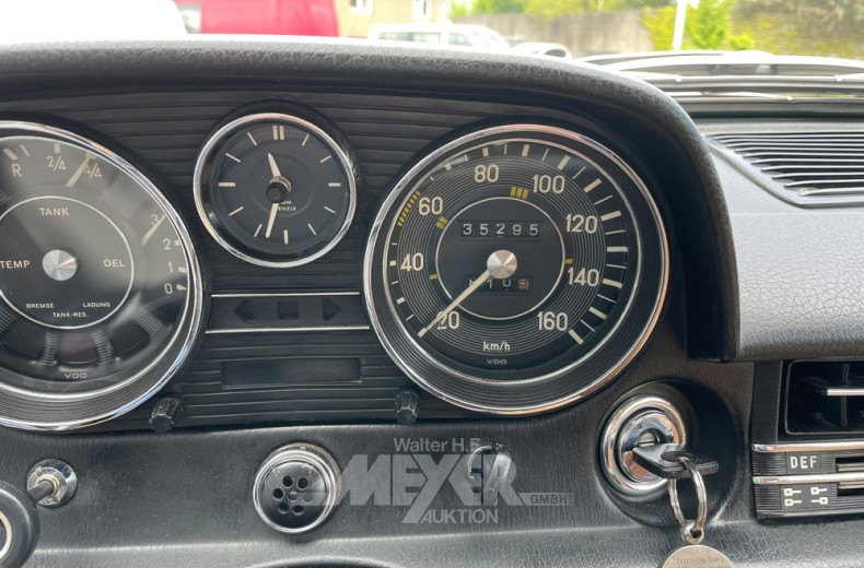 MERCEDES-BENZ W115/8 220D, weiß