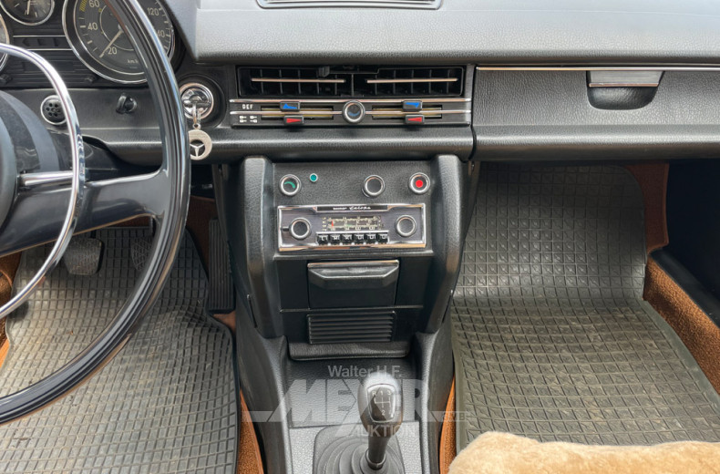 MERCEDES-BENZ W115/8 220D, weiß