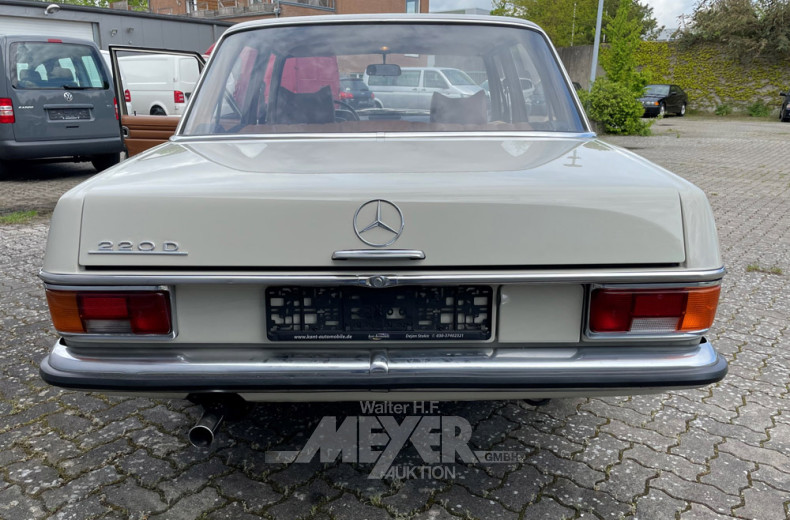 MERCEDES-BENZ W115/8 220D, weiß