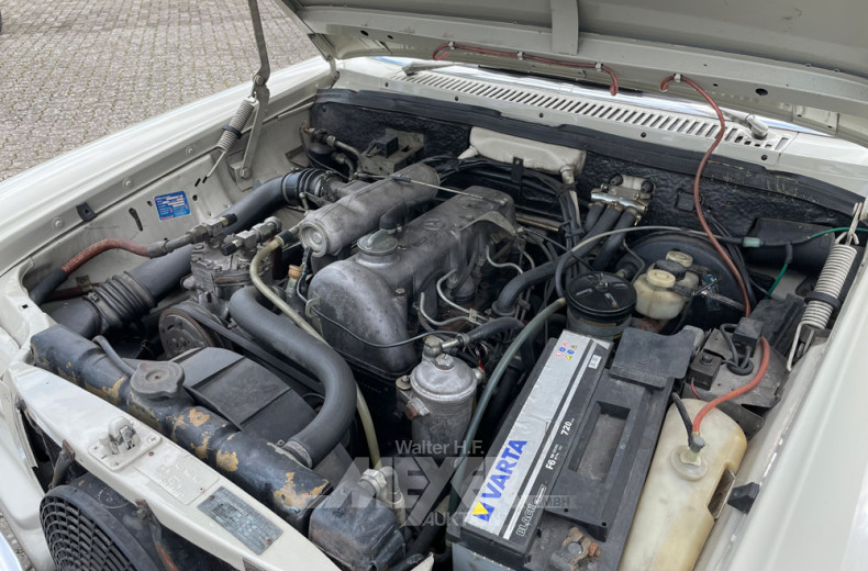 MERCEDES-BENZ W115/8 220D, weiß