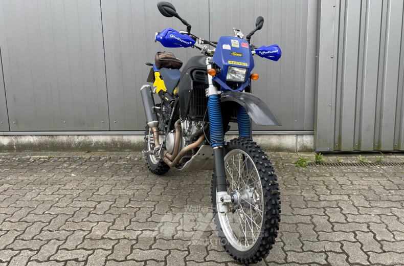 HONDA XRV650 Motorrad, blau/gelb