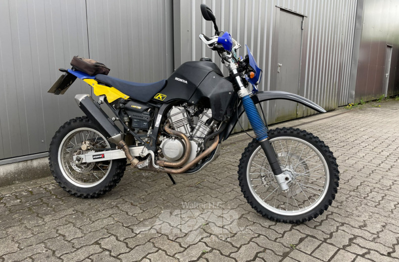 HONDA XRV650 Motorrad, blau/gelb