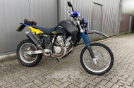 HONDA XRV650 Motorrad, blau/gelb