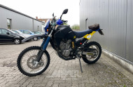 HONDA XRV650 Motorrad, blau/gelb