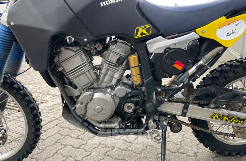 HONDA XRV650 Motorrad, blau/gelb