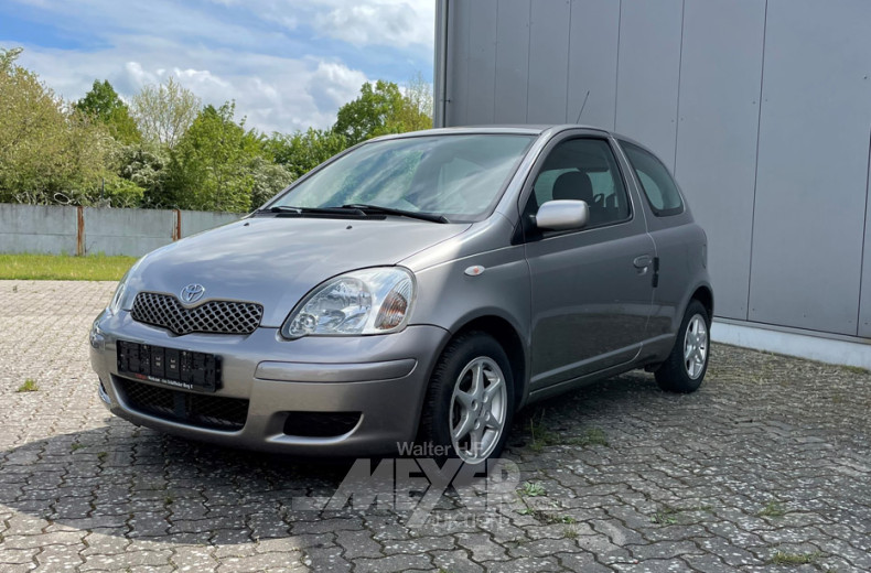 TOYOTA Yaris, silber
