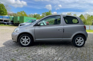 TOYOTA Yaris, silber
