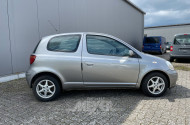 TOYOTA Yaris, silber