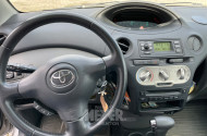 TOYOTA Yaris, silber