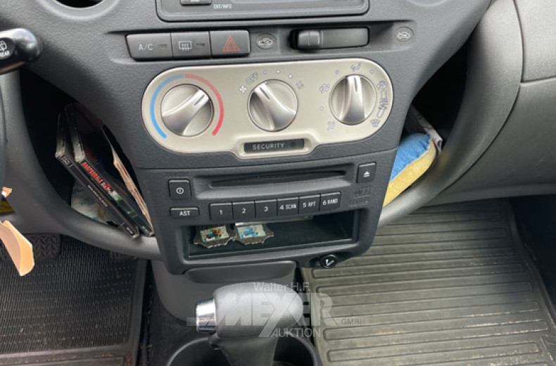 TOYOTA Yaris, silber