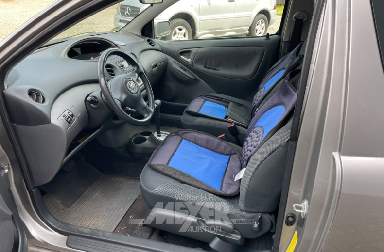 TOYOTA Yaris, silber
