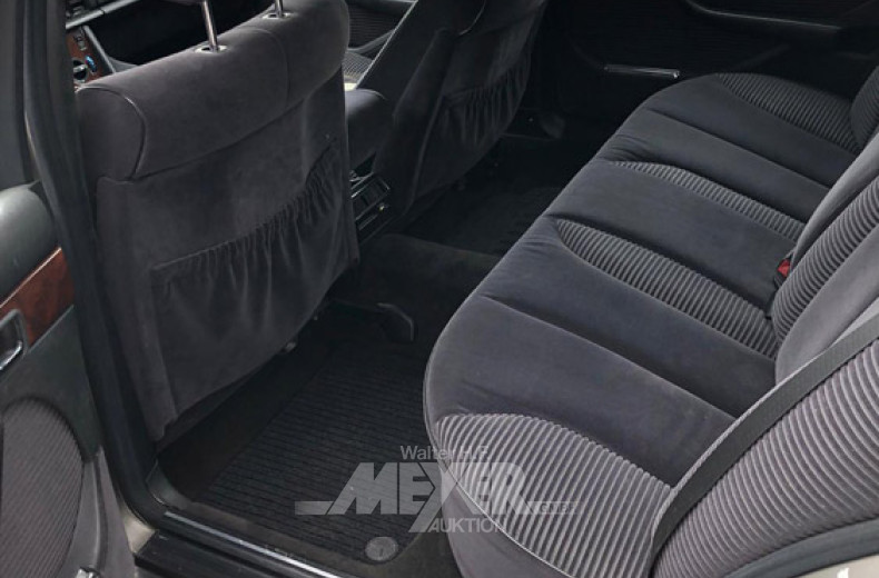 MERCEDES BENZ W126 420SEL, schwarz