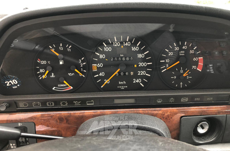 MERCEDES BENZ W126 420SEL, schwarz