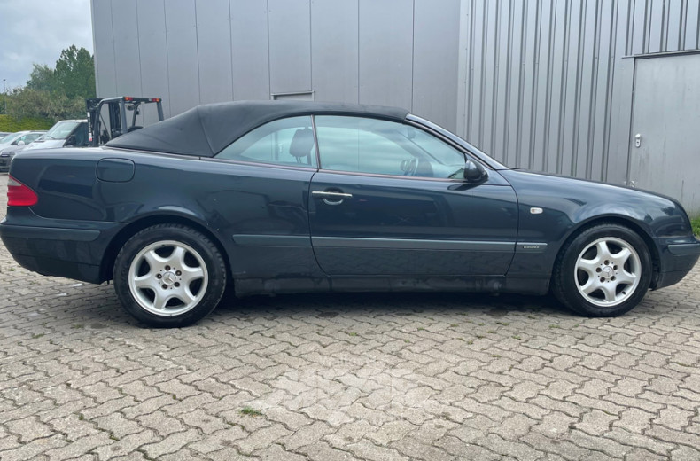 MERCEDES-BENZ CLK320 Cabriolet,