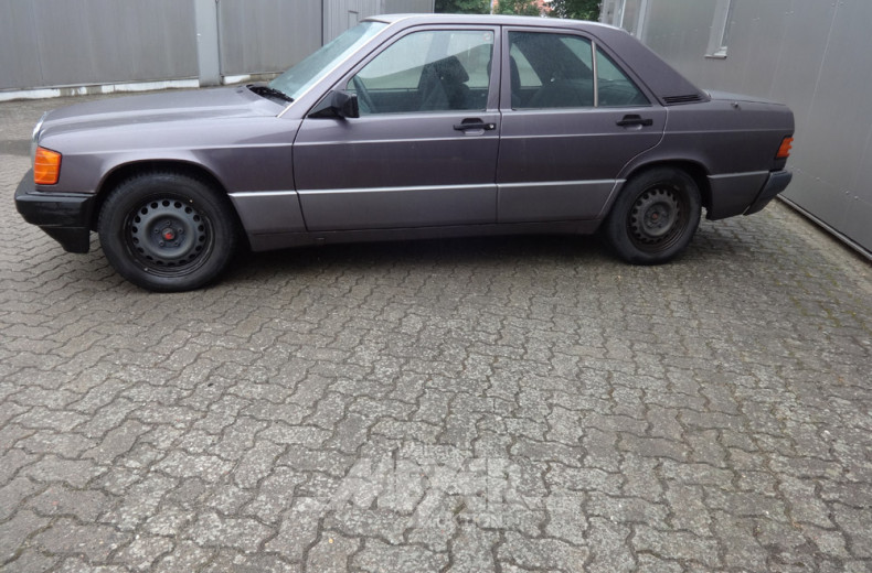 MERCEDES-BENZ W201 190D 2.0, grau