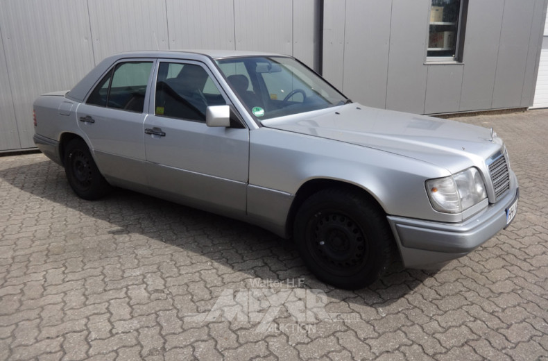 MERCEDES-BENZ W124 E200 Limousine
