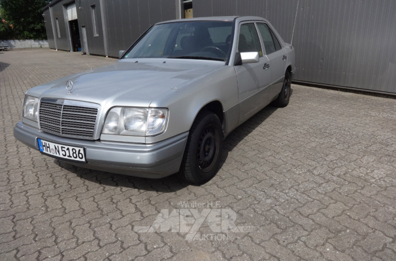 MERCEDES-BENZ W124 E200 Limousine