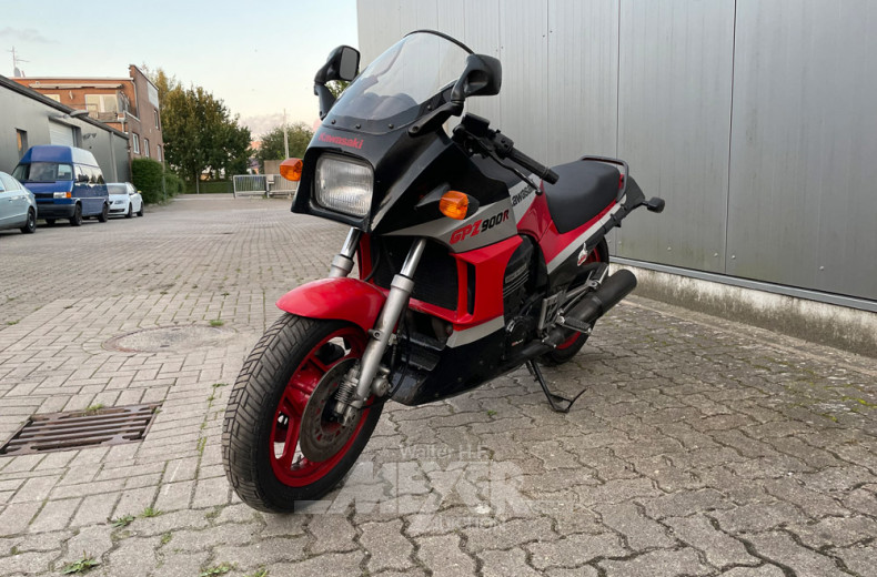 Motorrad KAWASAKI ZX900A, rot/grau