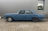 MERCEDES-BENZ W115/8 240D, hellblau