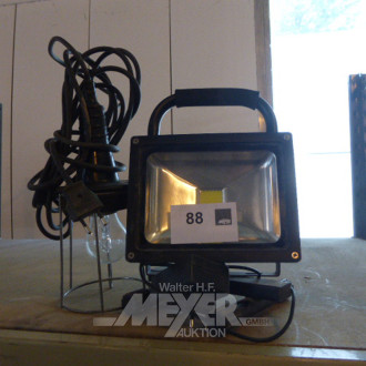 Baulampe und 1 LED-Baustrahler