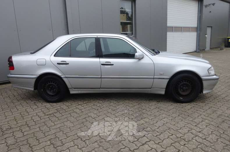 MERCEDES-BENZ C180 Elegance, silber,