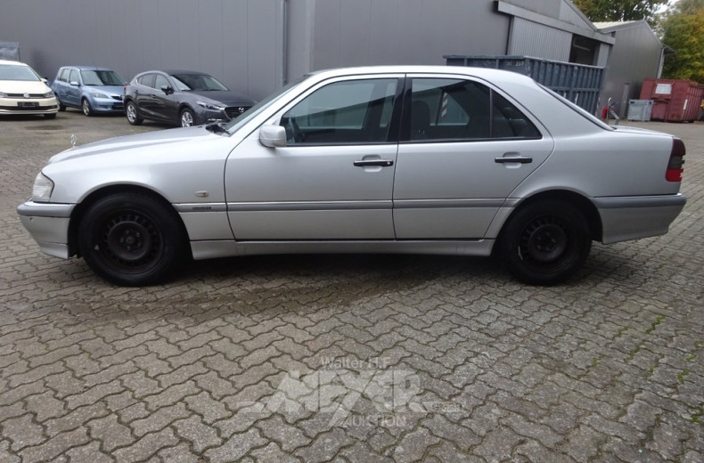 MERCEDES-BENZ C180 Elegance, silber,