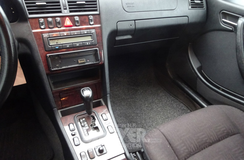 MERCEDES-BENZ C180 Elegance, silber,