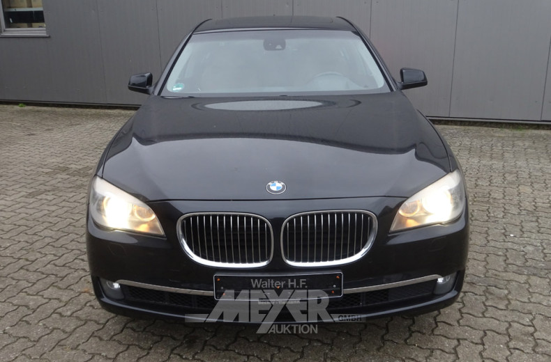 BMW 750iL F01 V8, Black Sapphire
