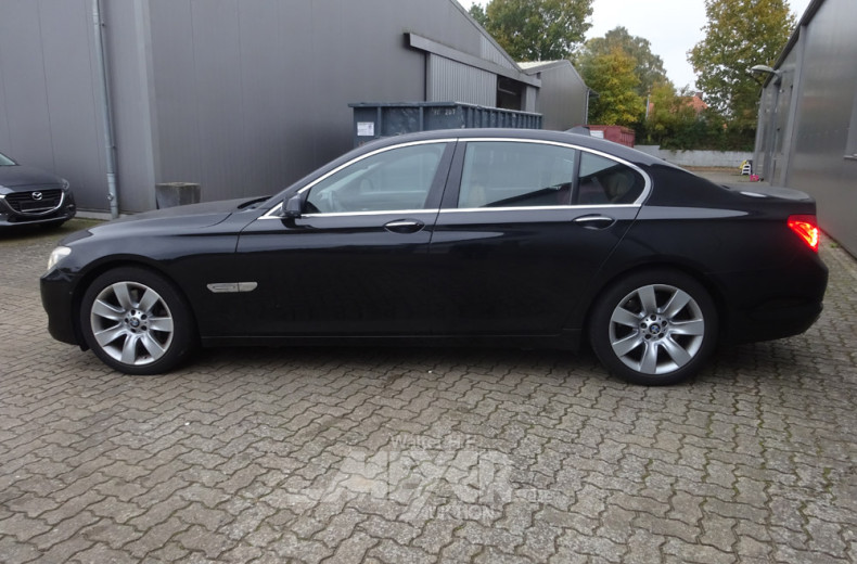 BMW 750iL F01 V8, Black Sapphire