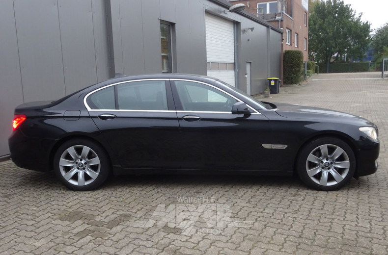 BMW 750iL F01 V8, Black Sapphire