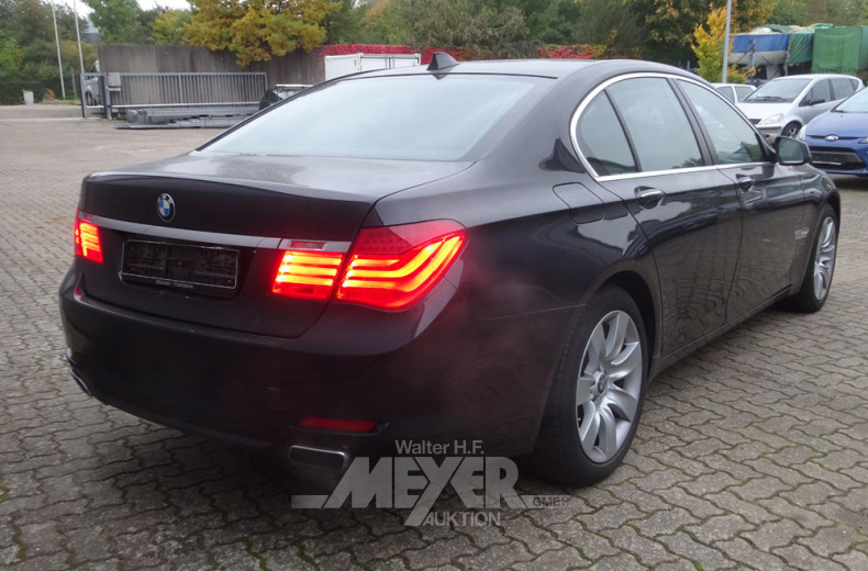 BMW 750iL F01 V8, Black Sapphire